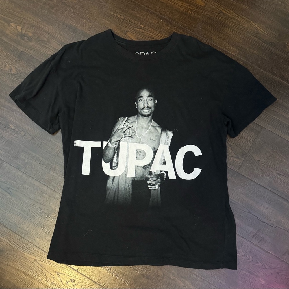 TUPAC GRAPHIC TEE
